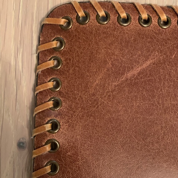 NEVADA Crossbody Bag - Picture 9 of 10